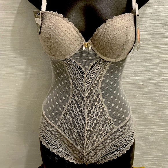 Lingerie - Picture 1 of 6